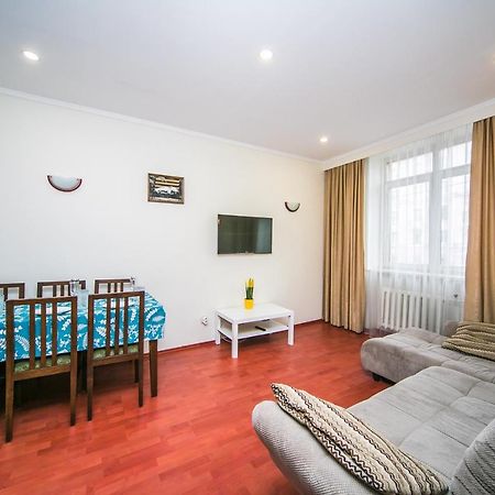 Apartment Ploshchad Pobedy 3 Komnaty Minsk Bagian luar foto