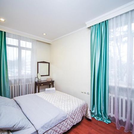 Apartment Ploshchad Pobedy 3 Komnaty Minsk Bagian luar foto