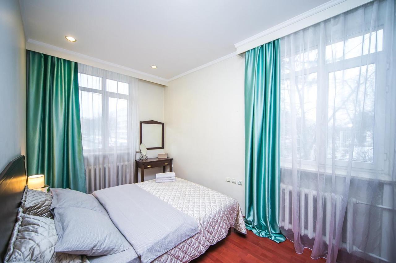 Apartment Ploshchad Pobedy 3 Komnaty Minsk Bagian luar foto