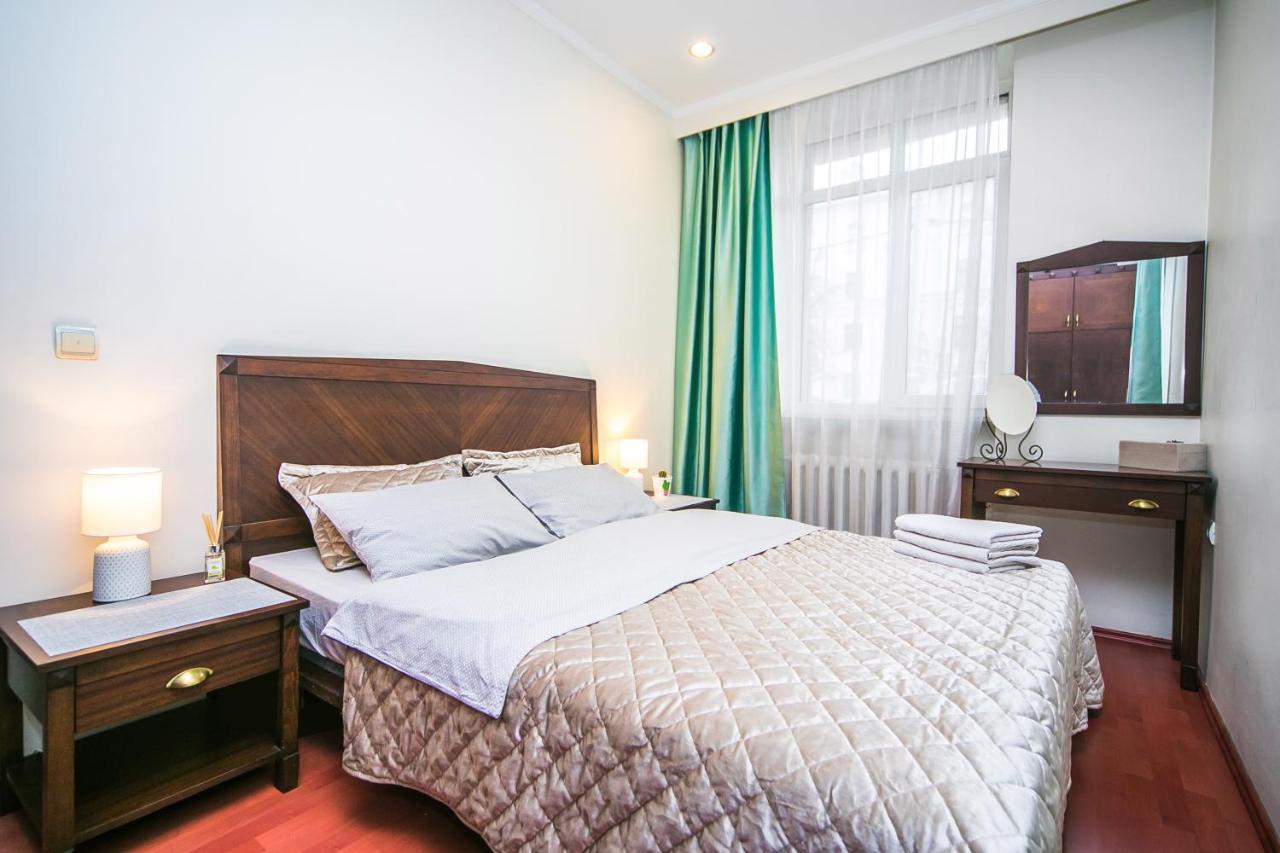 Apartment Ploshchad Pobedy 3 Komnaty Minsk Bagian luar foto