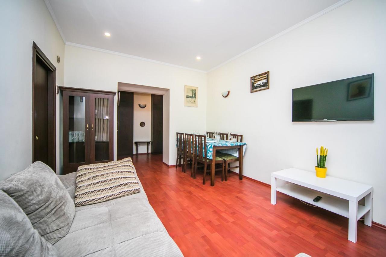 Apartment Ploshchad Pobedy 3 Komnaty Minsk Bagian luar foto