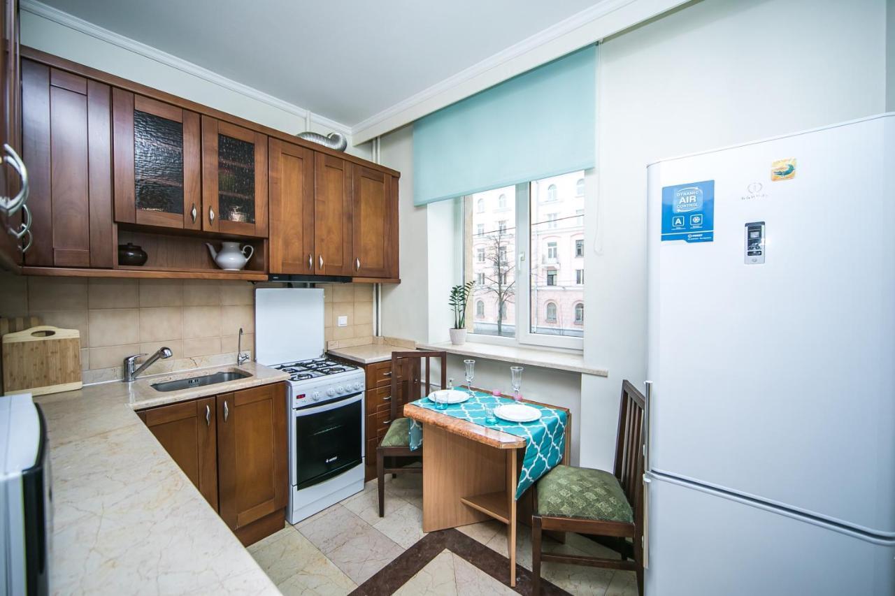 Apartment Ploshchad Pobedy 3 Komnaty Minsk Bagian luar foto