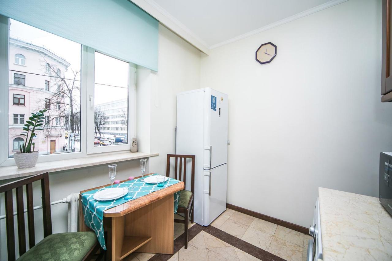 Apartment Ploshchad Pobedy 3 Komnaty Minsk Bagian luar foto