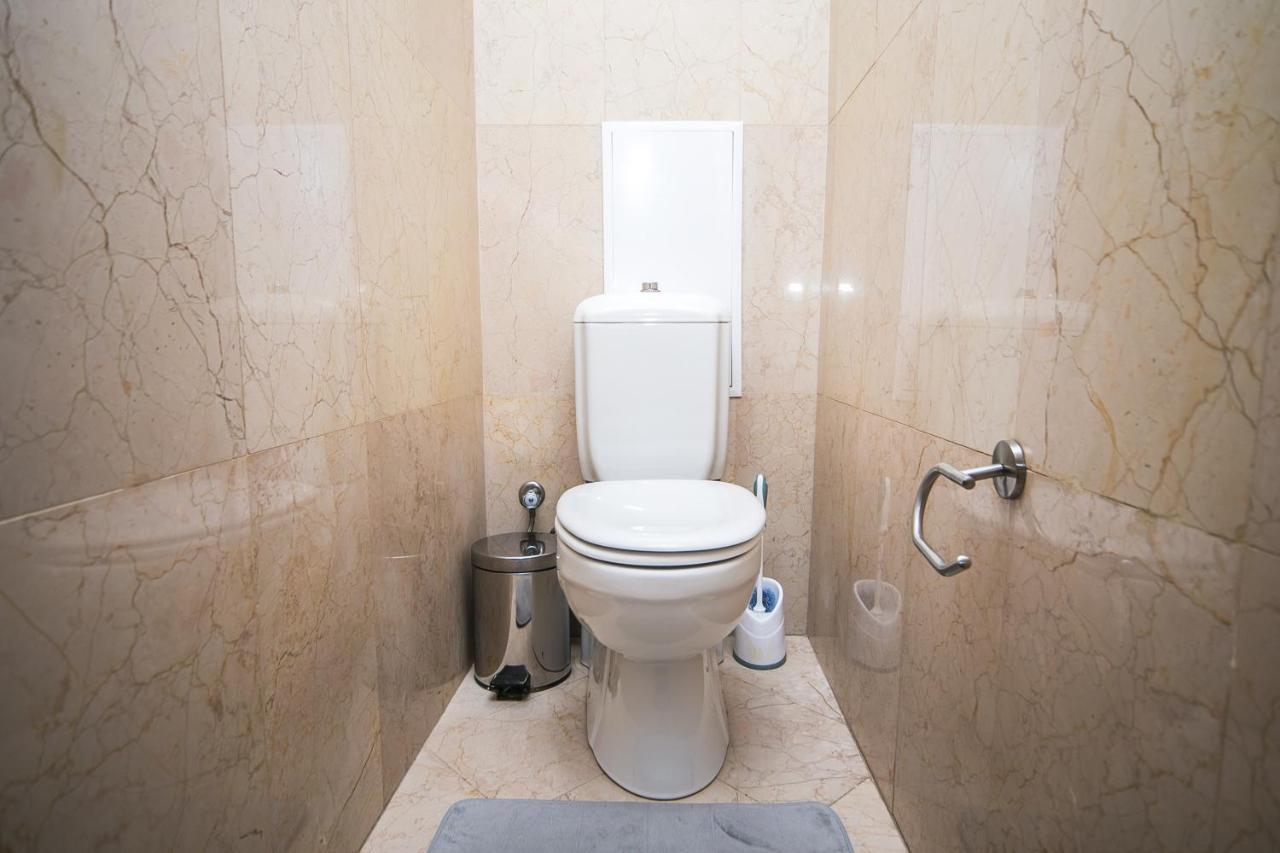 Apartment Ploshchad Pobedy 3 Komnaty Minsk Bagian luar foto