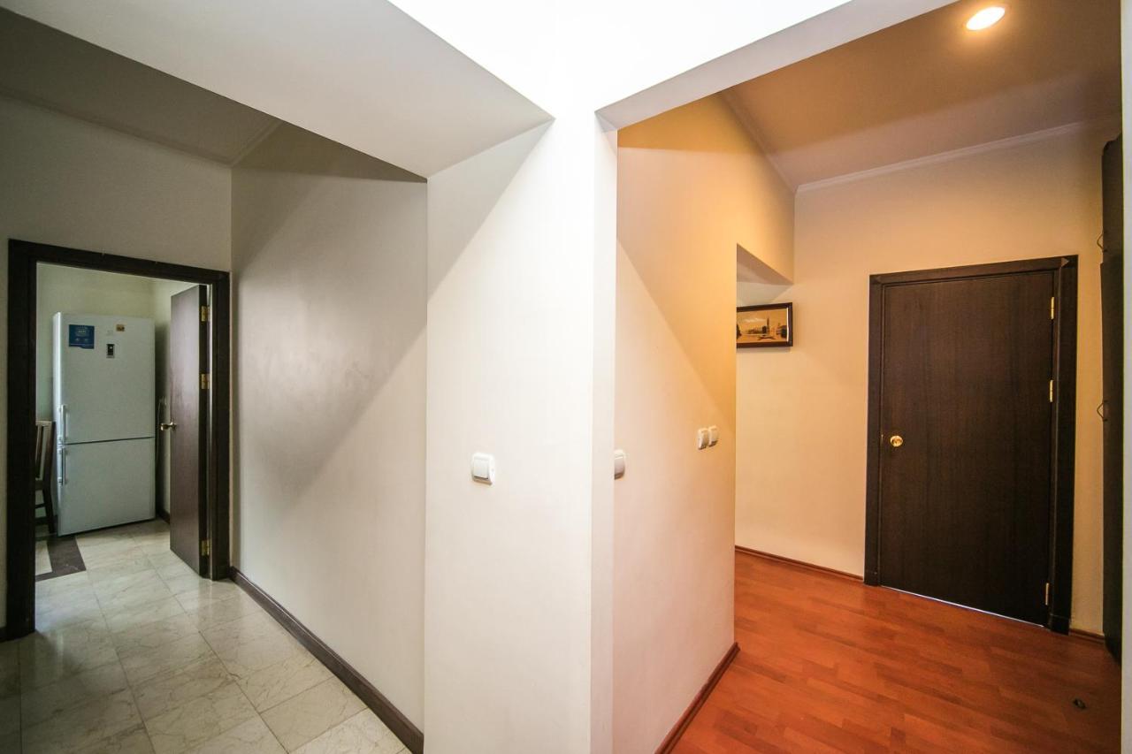 Apartment Ploshchad Pobedy 3 Komnaty Minsk Bagian luar foto